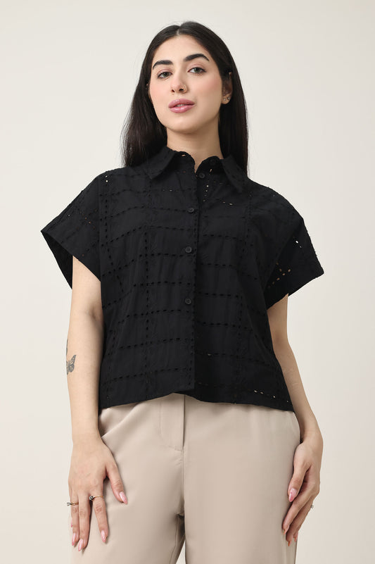 BREEZE EYELET SHIRT-BLACK
