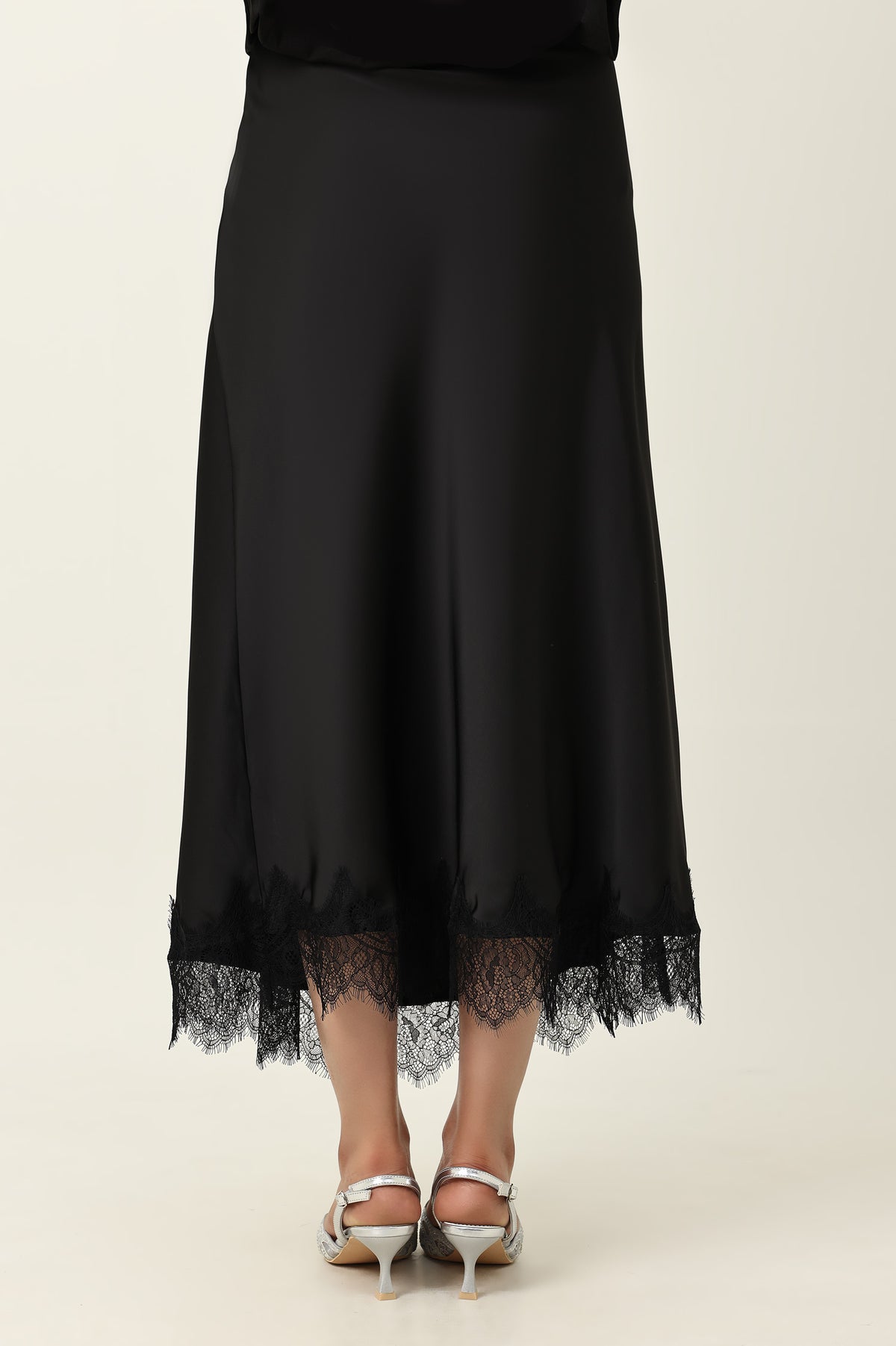 CHARM MIDI SKIRT-BLACK