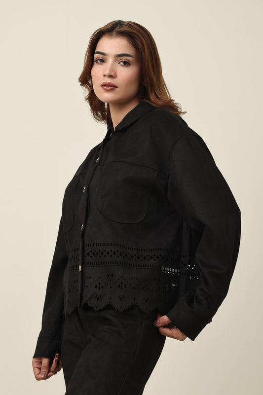 CUTWORK HEM SIGNATURE SHIRT-BLACK