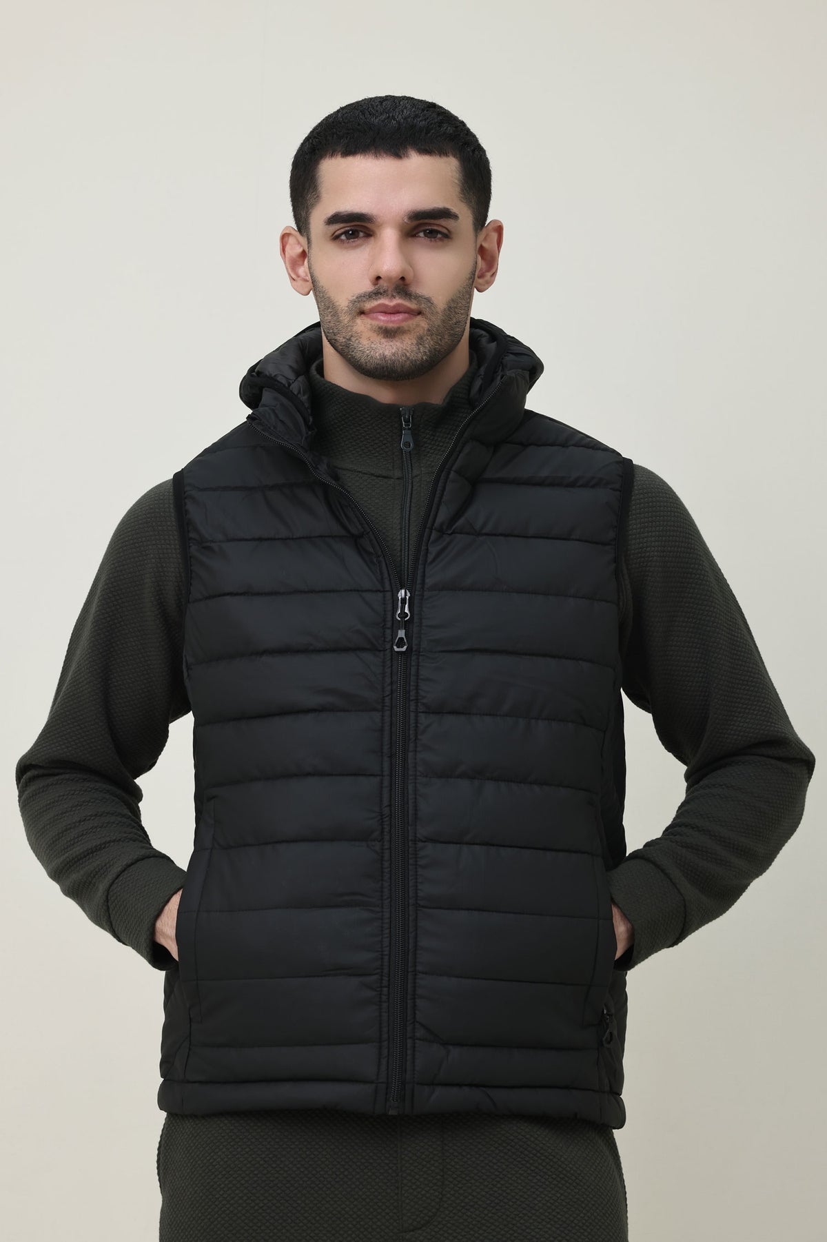 SLEEVELESS HOODED VEST-BLACK