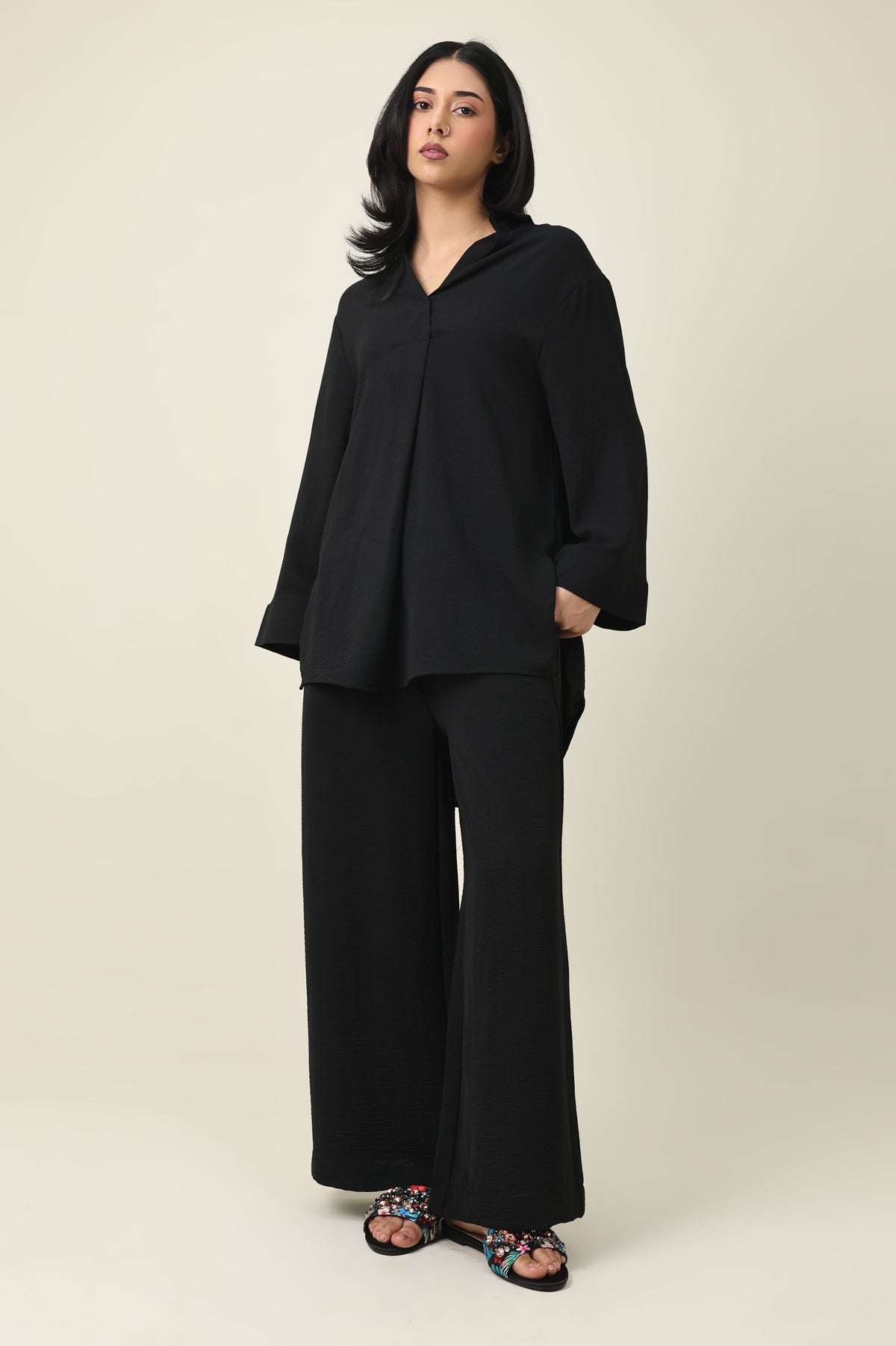 ZENORA FLOW CASUAL ENSEMBLE-BLACK