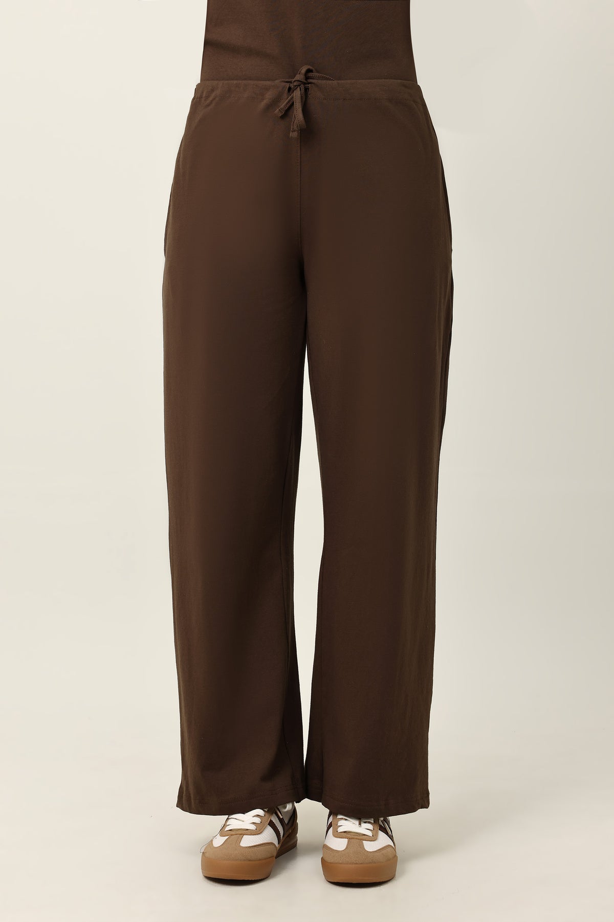 HIGH-STRETCH RELAXED FITNESS TROUSERS-COFFEE