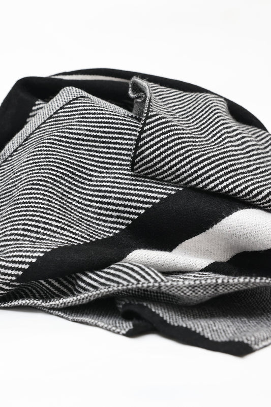 DIAGONAL HERRINGBONE SCARF-BLACK