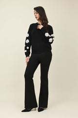 FLORAL APPLIQUÉ KNIT SWEATER-BLACK